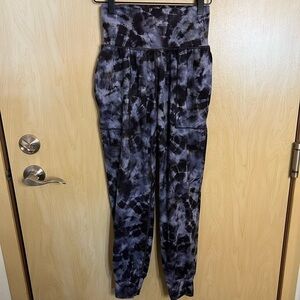 Athleta salutation printed jogger